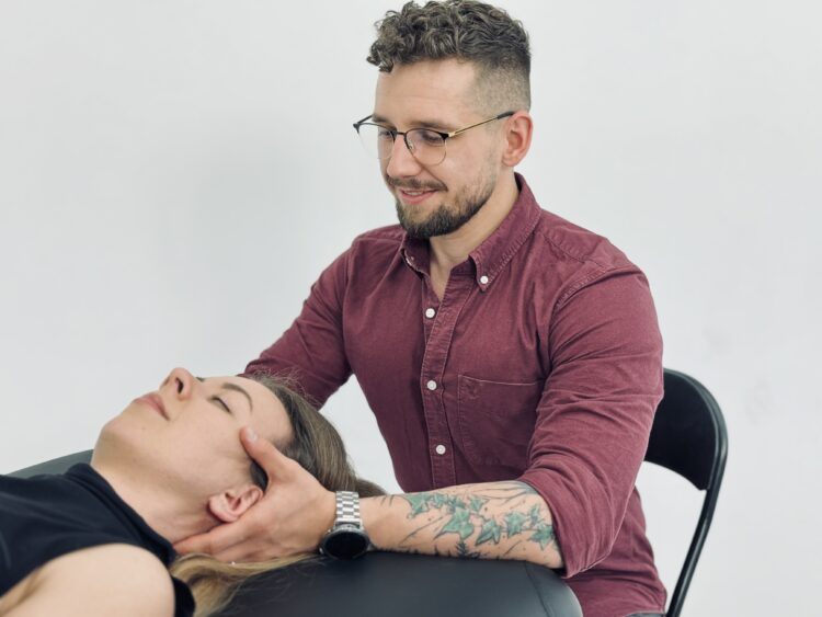 Profesjonalna terapia zaburzeń psychosomatycznych w Krakowie to nowoczesne i skuteczne wsparcie dla osób, u których stres, napięcia emocjonalne czy nierozwiązane konflikty wewnętrzne prowadzą do objawów fizycznych.